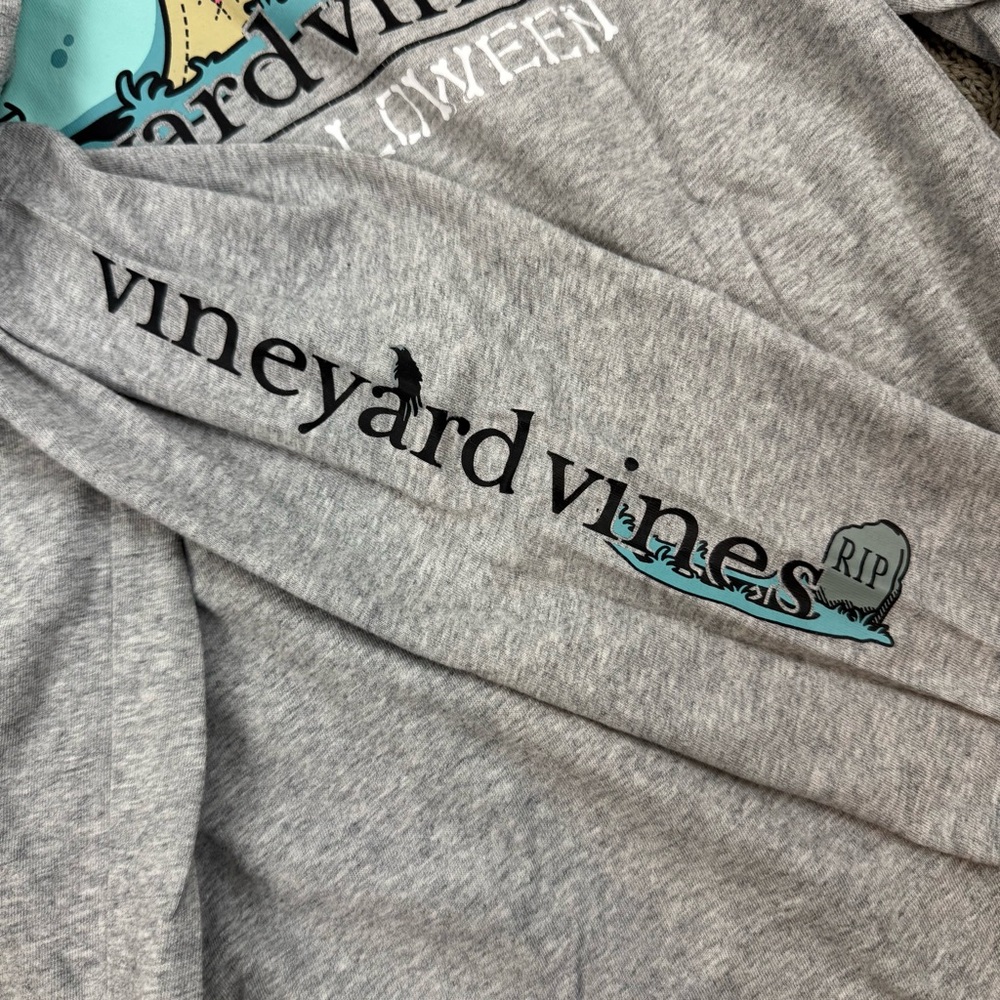 Vineyard Vines Kids Gray Halloween Whale Long Sleeve Tee ~ FITS 8/10 - Picture 5 of 11